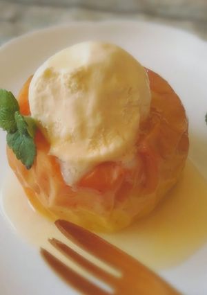 レンジで作る焼きリンゴのバニラアイス添え-レシピのメイン写真