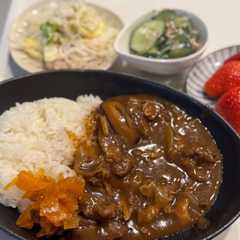 รูปของ 牛肉とキノコのカレー