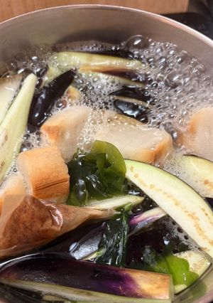 なすとわかめと麩のお味噌汁😻-レシピのメイン写真
