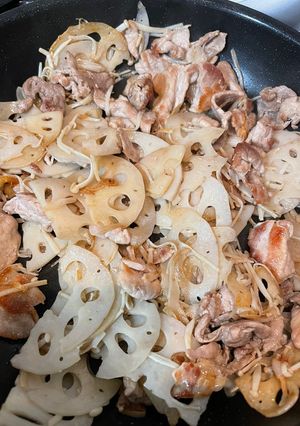豚と蓮根の塩バター炒め-レシピのメイン写真