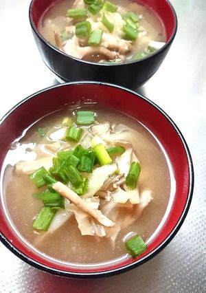 キャベツとマイタケのお味噌汁-レシピのメイン写真