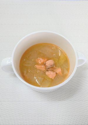 【離乳食後期以降】冬野菜と鮭の味噌汁-レシピのメイン写真