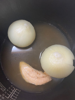 電気圧力鍋で玉ねぎ丸ごとスープ-レシピのメイン写真