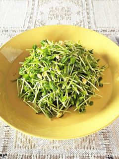 アンチョビにんにくオリーブ油で和えた豆苗-レシピのメイン写真