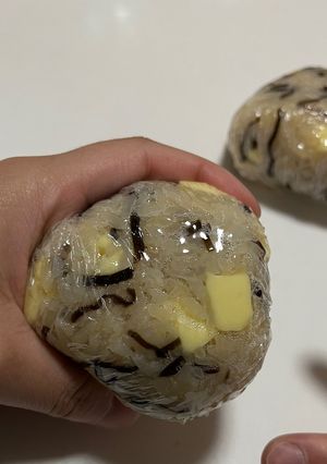 塩昆布チーズおむすび-レシピのメイン写真
