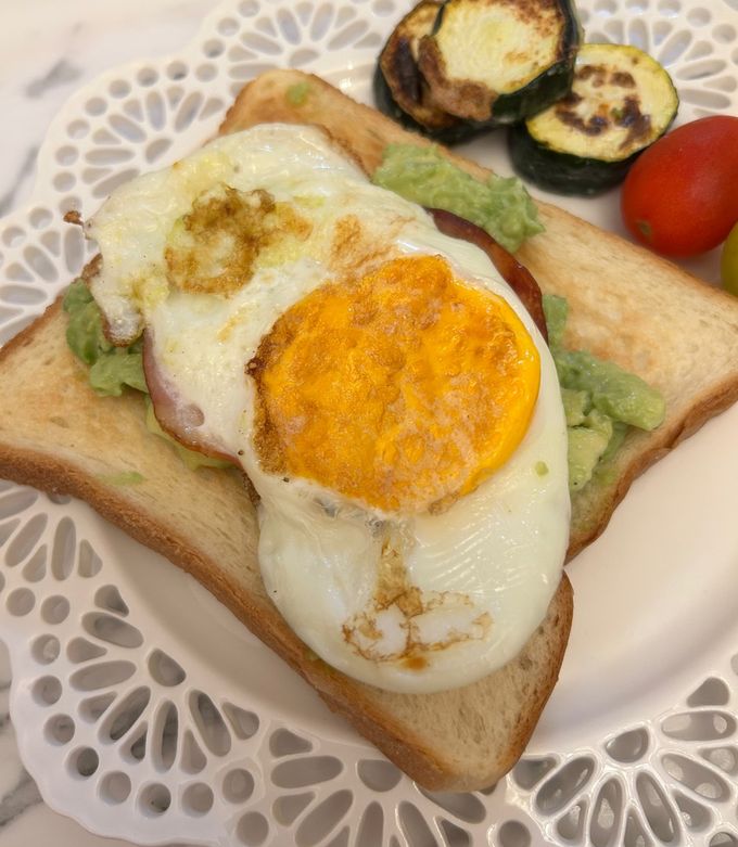 アボカドとハムと卵のこんがりトースト by ぴあのちゃん95