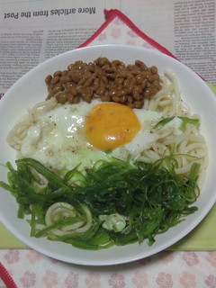 納豆月見の焼きうどんV12〜茎わかめ-レシピのメイン写真