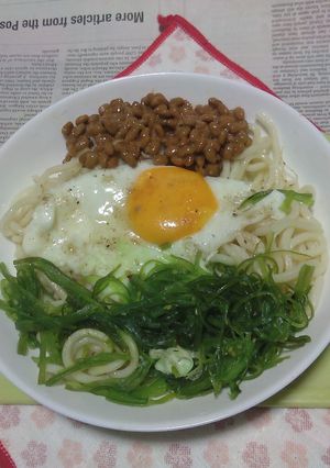 納豆月見の焼きうどんV12〜茎わかめ-レシピのメイン写真