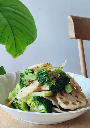 ブロッコリーとれんこんのごま和え☆お弁当-レシピのメイン写真