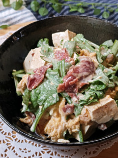 菊菜と木綿豆腐の生ハム卵サラダ-レシピのメイン写真