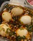鷹の爪がないので、豆板醤で代用した麻薬卵
