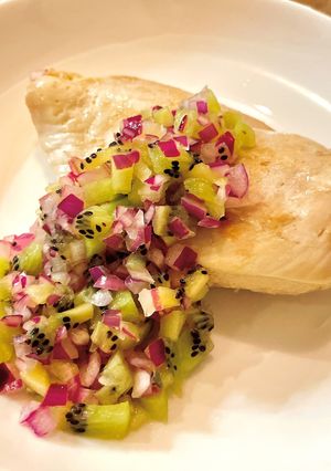 レンジで簡単!!鶏胸肉のキウイソースがけ-レシピのメイン写真
