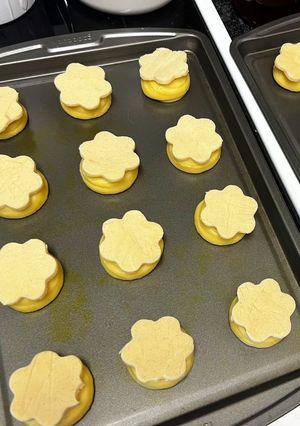 シュークリームの上に乗せるクッキー-レシピのメイン写真
