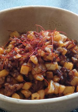 タケノコ挽き肉甜麺醤炒めをレタスで包む-レシピのメイン写真
