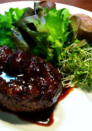 ハンバーグ葡萄バルサミコ入りワインソース-レシピのメイン写真