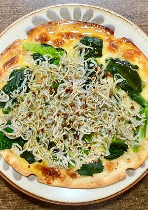 冷凍の薄焼きピザとシラスの相性がいい-レシピのメイン写真
