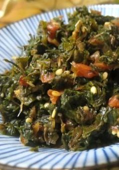 ご飯のお供に♪赤じそで梅入り佃煮-レシピのメイン写真