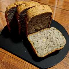 รูปของ 0.6斤HBで黒ごまチーズ食パン