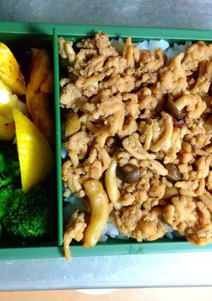 ２学期高２男子 しめじそぼろ弁当-レシピのメイン写真