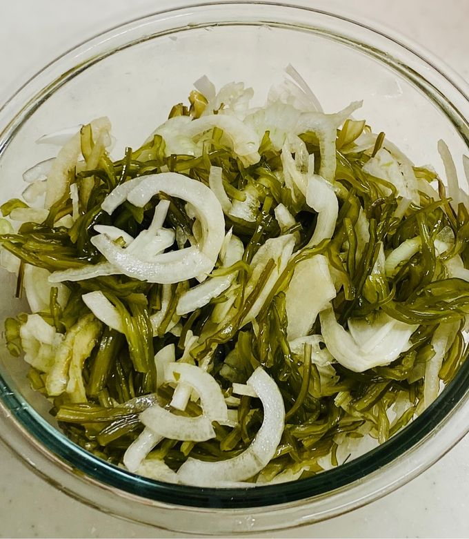 茎わかめと新玉ねぎのサラダ！ by Sa01tp 【クックパッド】 簡単