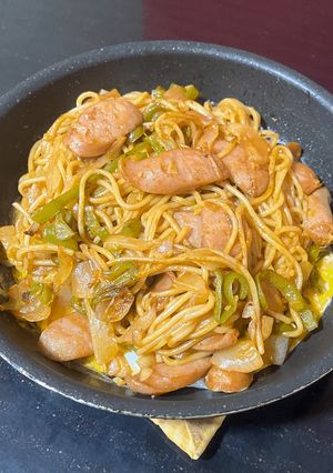 薄焼き卵の上にちょっと味濃いめのナポリタン-レシピのメイン写真