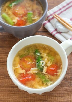 コクうま♪アスパラとトマトのかき玉みそ汁-レシピのメイン写真