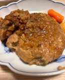 豚こまでハンバーグとにんじんグラッセ