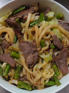 材料に個性ありきの焼きうどん-レシピのメイン写真