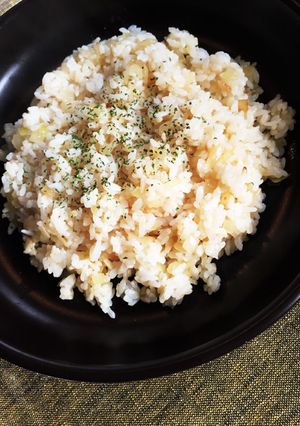 簡単で美味しぃ☆オニオンバターピラフ-レシピのメイン写真