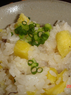 塩昆布入りサツマイモご飯-レシピのメイン写真