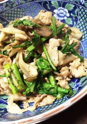春菊と豚肉と茸のさっと炒め-レシピのメイン写真