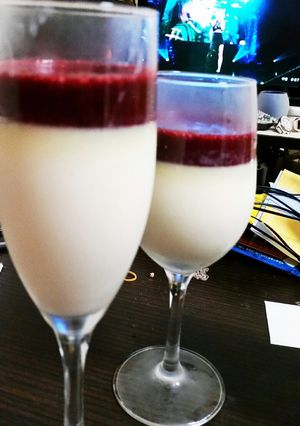 ぷるぷるホワイトチョコのベリーソース-レシピのメイン写真