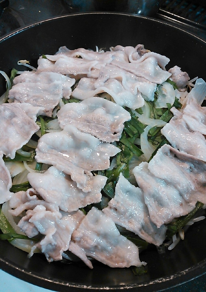 簡単♪美味しい♪豚肉とモヤシ蒸し-レシピのメイン写真