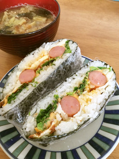 ソーセージでおにぎらず-レシピのメイン写真