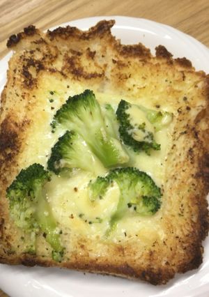 ブロッコリーのチーズトースト-レシピのメイン写真