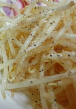 簡単！もやしと粉チーズの洋風バター炒め♡-レシピのメイン写真