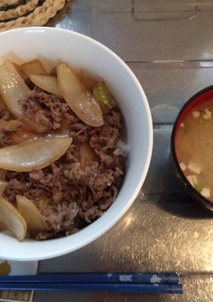 赤ワインで濃いめの牛丼-レシピのメイン写真