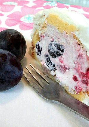 ケーキに☆ミックスベリークリーム-レシピのメイン写真
