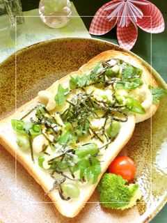 スナップエンドウ・枝豆×ナッツのトースト-レシピのメイン写真
