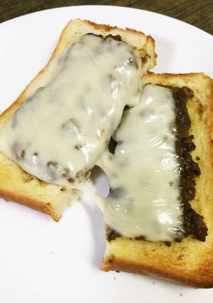 キーマカレーのとろ〜りチーズトースト-レシピのメイン写真