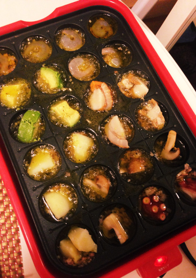 簡単楽しい♪たこ焼き器でアヒージョ♡-レシピのメイン写真