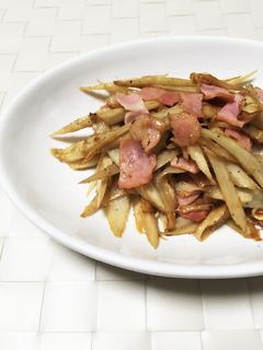 簡単!ごぼうとベーコンのバター醤油炒め-レシピのメイン写真