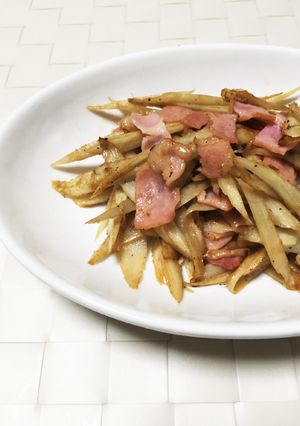 簡単！ごぼうとベーコンのバター醤油炒め-レシピのメイン写真