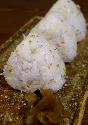 ミニーさんの♪ねぎ塩山椒でジャコおにぎり-レシピのメイン写真