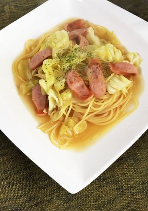 ウィンナーとキャベツコンソメスープパスタ-レシピのメイン写真