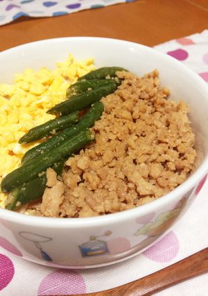 子ども大好き♪鶏そぼろ丼♡-レシピのメイン写真