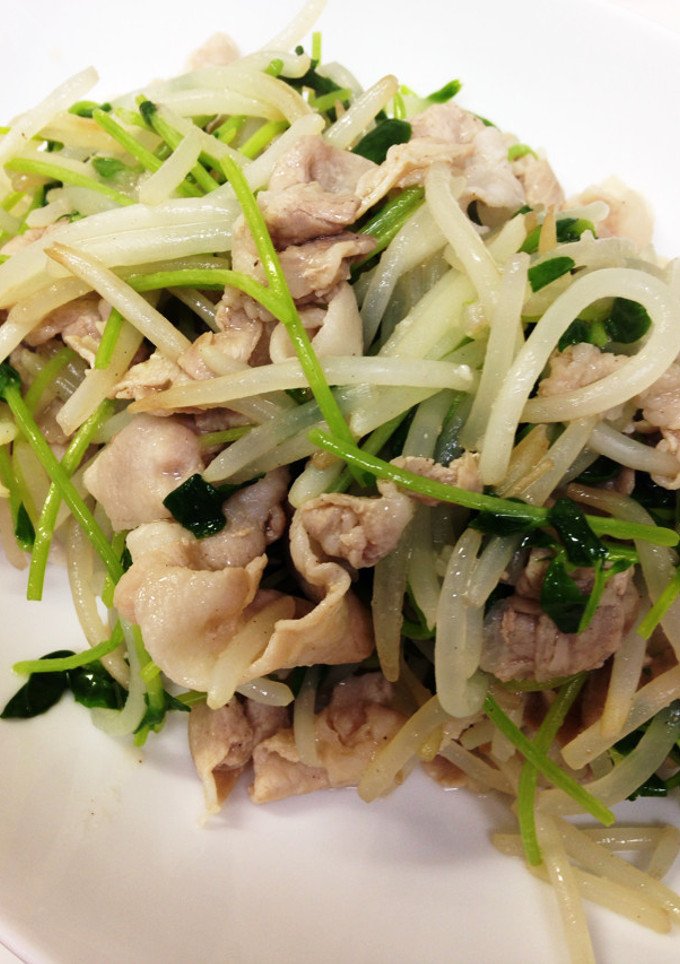 豆苗ともやしと豚バラ肉の炒めもの！-レシピのメイン写真