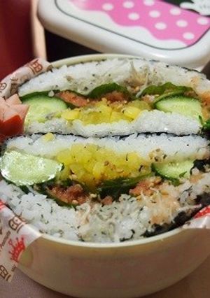 ごま明太子とじゃこのおにぎらず-レシピのメイン写真