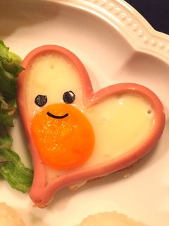 魚肉ソーセージで♡ハートの目玉焼き-レシピのメイン写真