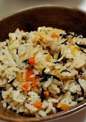 乾物いっぱいのひじきご飯!妊婦さんに-レシピのメイン写真